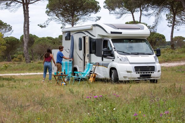 Comment préparer un voyage de camping au lac de Biscarrosse: conseils et astuces